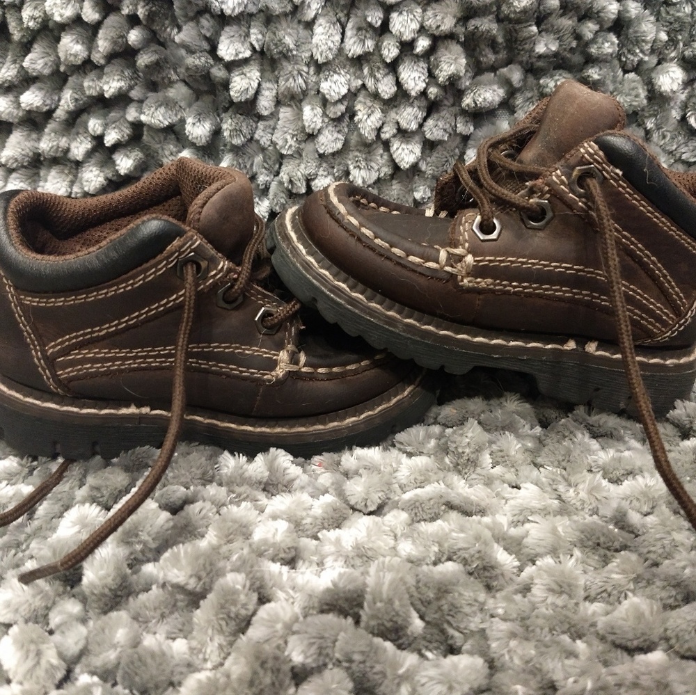 Oshkosh little boys shoes